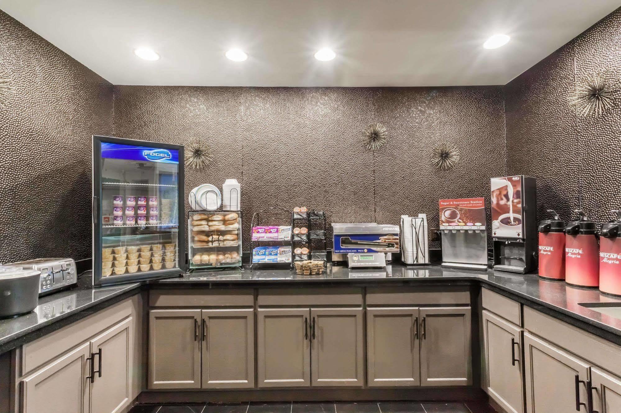 Ramada By Wyndham Rock Hill At Sullivan Center Extérieur photo