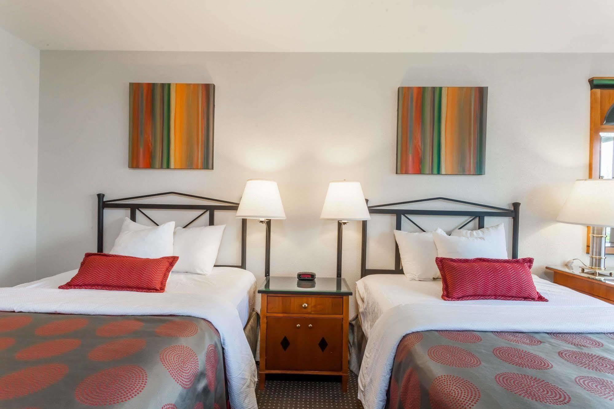 Ramada By Wyndham Rock Hill At Sullivan Center Extérieur photo