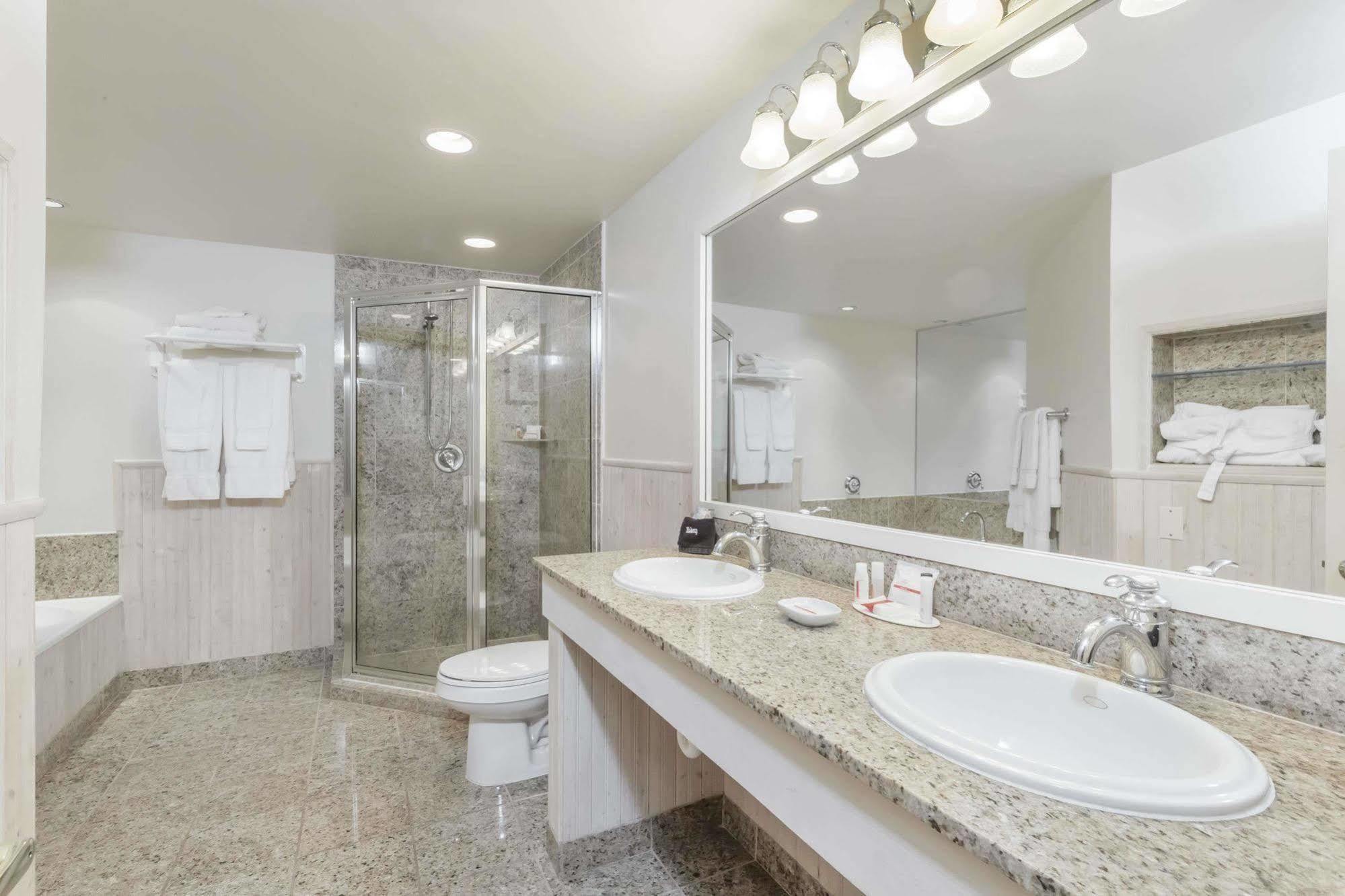 Ramada By Wyndham Rock Hill At Sullivan Center Extérieur photo