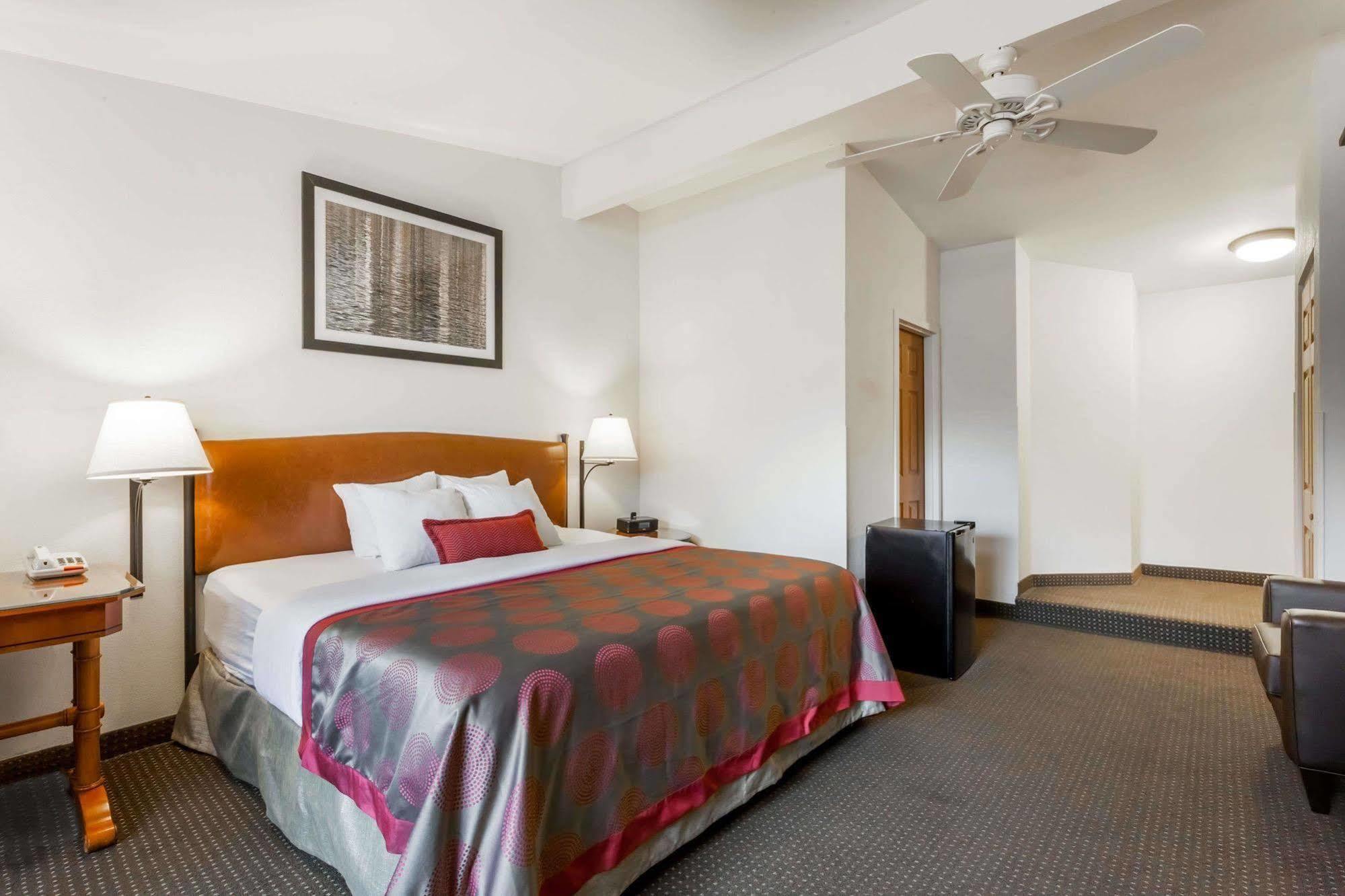 Ramada By Wyndham Rock Hill At Sullivan Center Extérieur photo
