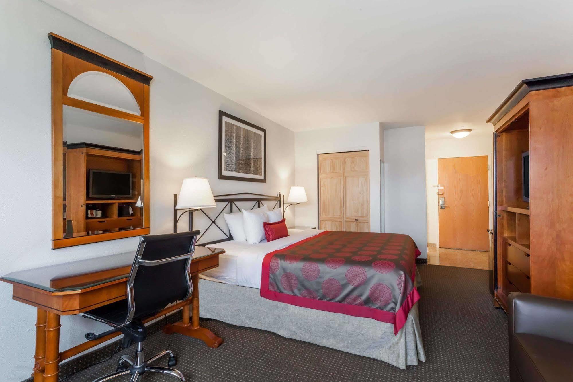 Ramada By Wyndham Rock Hill At Sullivan Center Extérieur photo